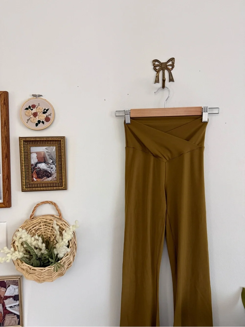 Aerie Offline Real Me Camel Gold High-Waist Super Flare Leggings - Picture 5 of 6